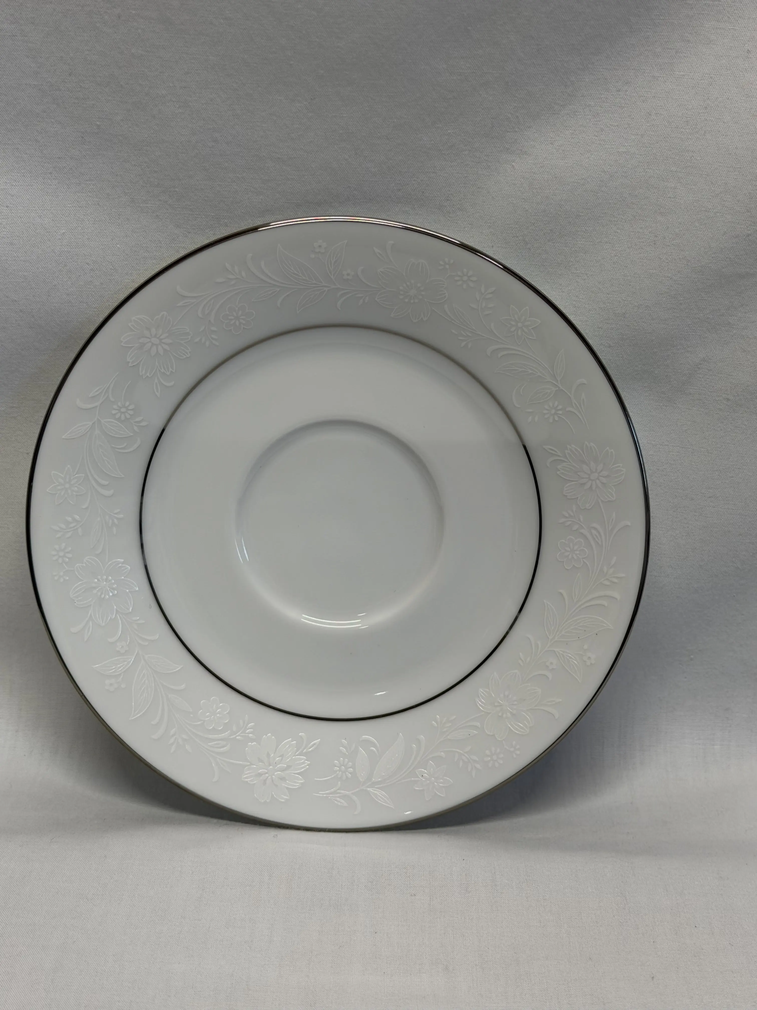 Noritake Ranier (6909) Saucer/Plate Japan White Floral Platinum Trim