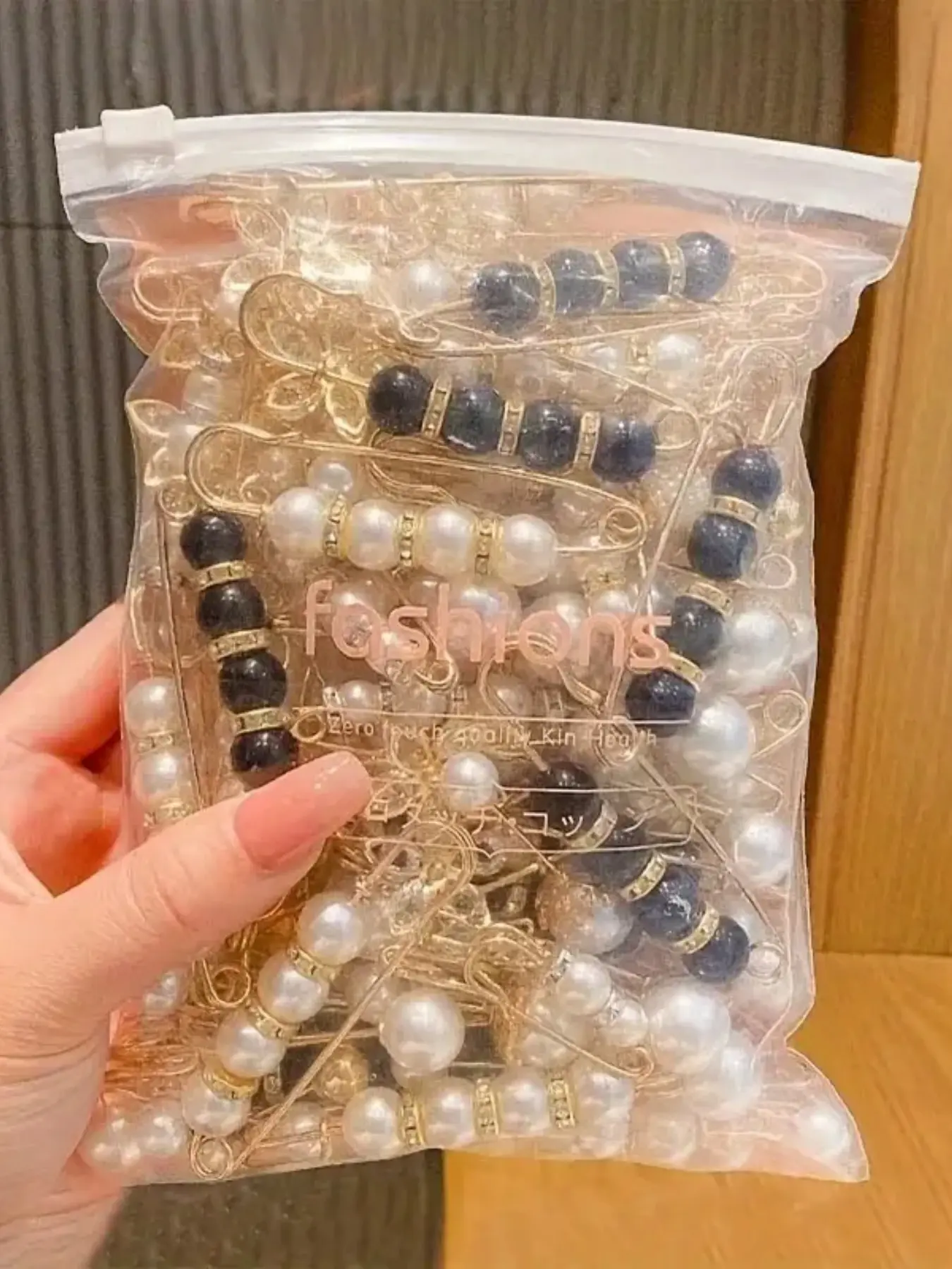 12 Pieces Random Styles & Sizes Waist Buckle Set, Multi-Functional Clips for Bras, Pants and Dresses, Fashion Accessory, Drop Set Pins
