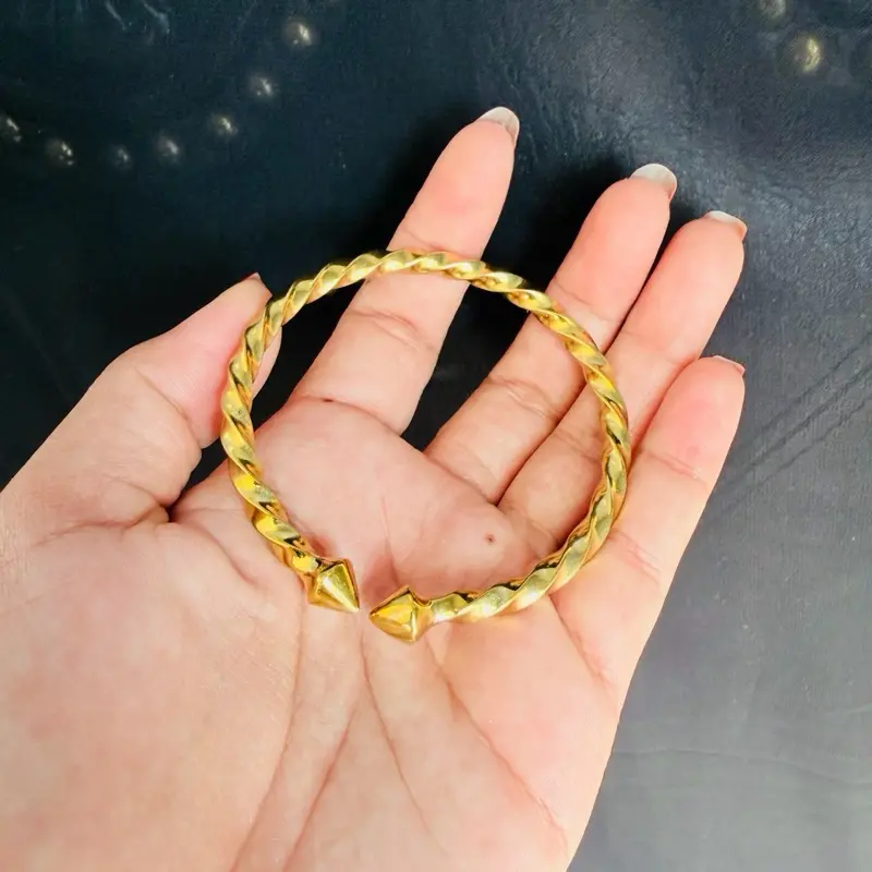 Women's Non Tarnish Bangle with Elegant Twist Design, Minimalist Geometric Fashion for Daily Wear, Exquisite Trendy Bracelet, Jewelry For Women, Geometric Edge, Modern Minimal