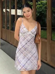 Women's Casual Plaid Lace Patchwork V-Neck Mesh Halter Dress, Summer Daily Beach Wear, Boho Beach Sundress, Slim A-Line Short Dress, Adjustable Straps, Two-Layer Fabric.Sleeveless Sundress.Gingham Outfits