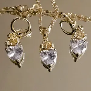1.2mm vintage Style Chain set necklace and earring set. It comes in clear heart style tone and made of copper gold plated not a water resistant