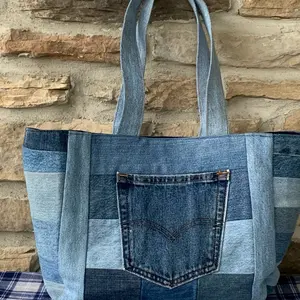Reclaimed Levi’s Jeans Tote Fully sustainable material for the eco-fashion enthusiast