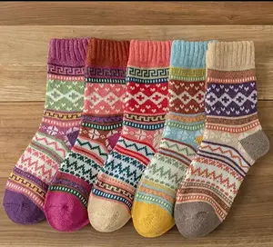 5 Pairs Vintage Warm Ethnic Pattern Crew Socks, Casual Soft Comfortable Breathable Mid-calf Socks For Daily Wear, Men's Casual Stylish Socks & Hosiery Menswear Love