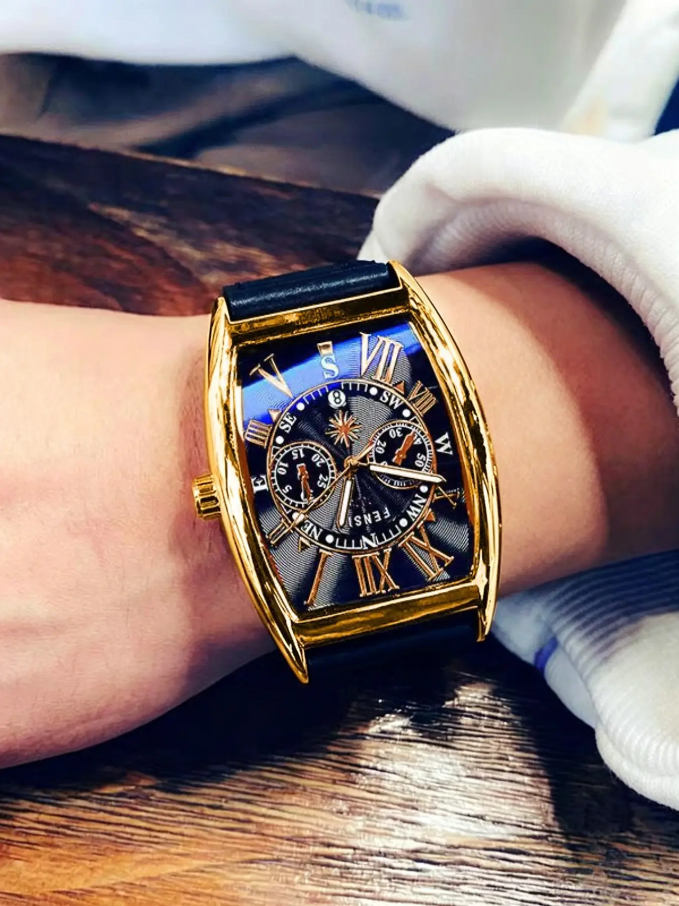 Luxury Barrel-Shaped Men's Quartz Analog Watch with Calendar and Luminous Feature, Fashionable Wristwatch, Waterproof Stylish Watch for Casual Wear and Parties, Perfect Birthday Gift for Students