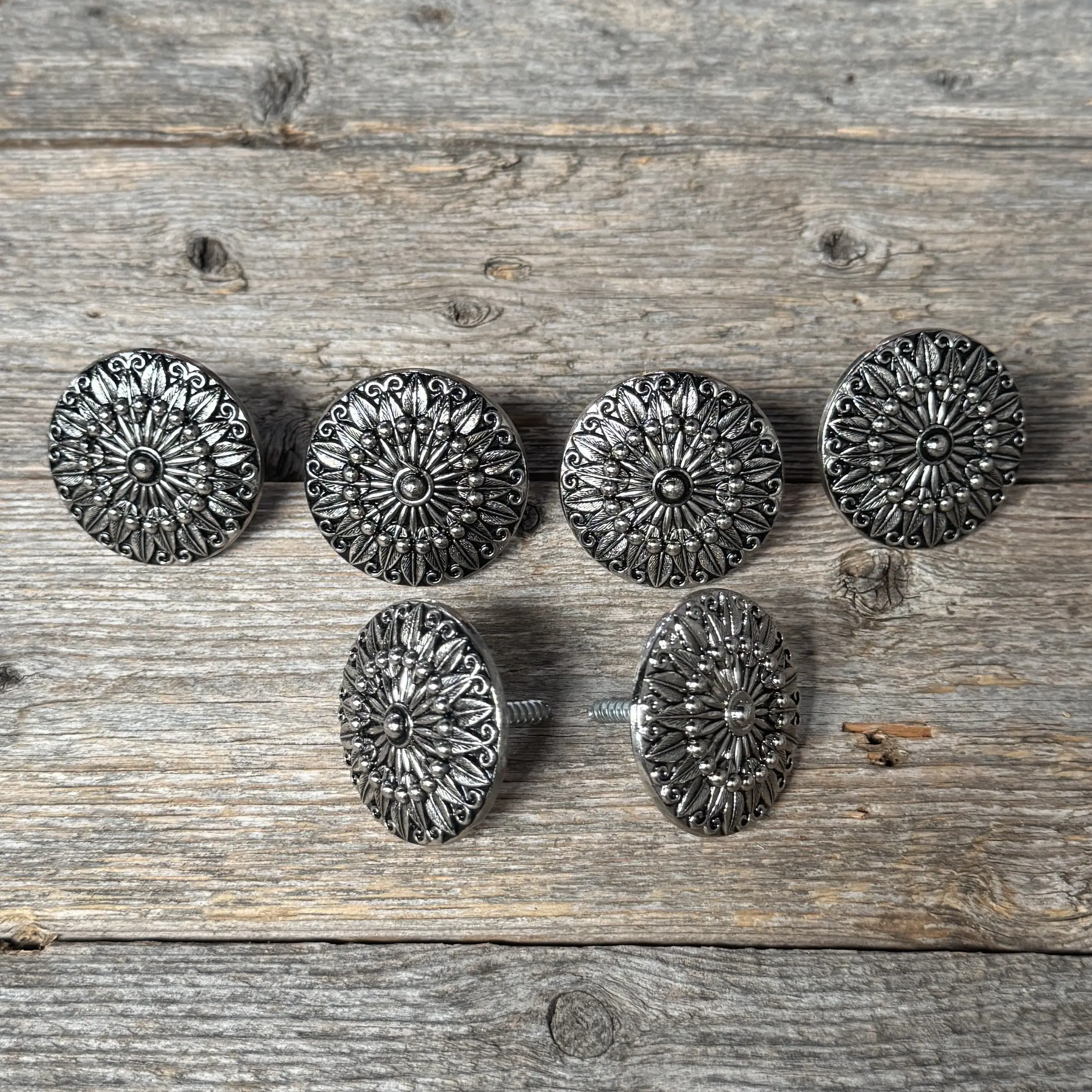 Antique Silver Floral Pinwheel Saddle Set SSW227