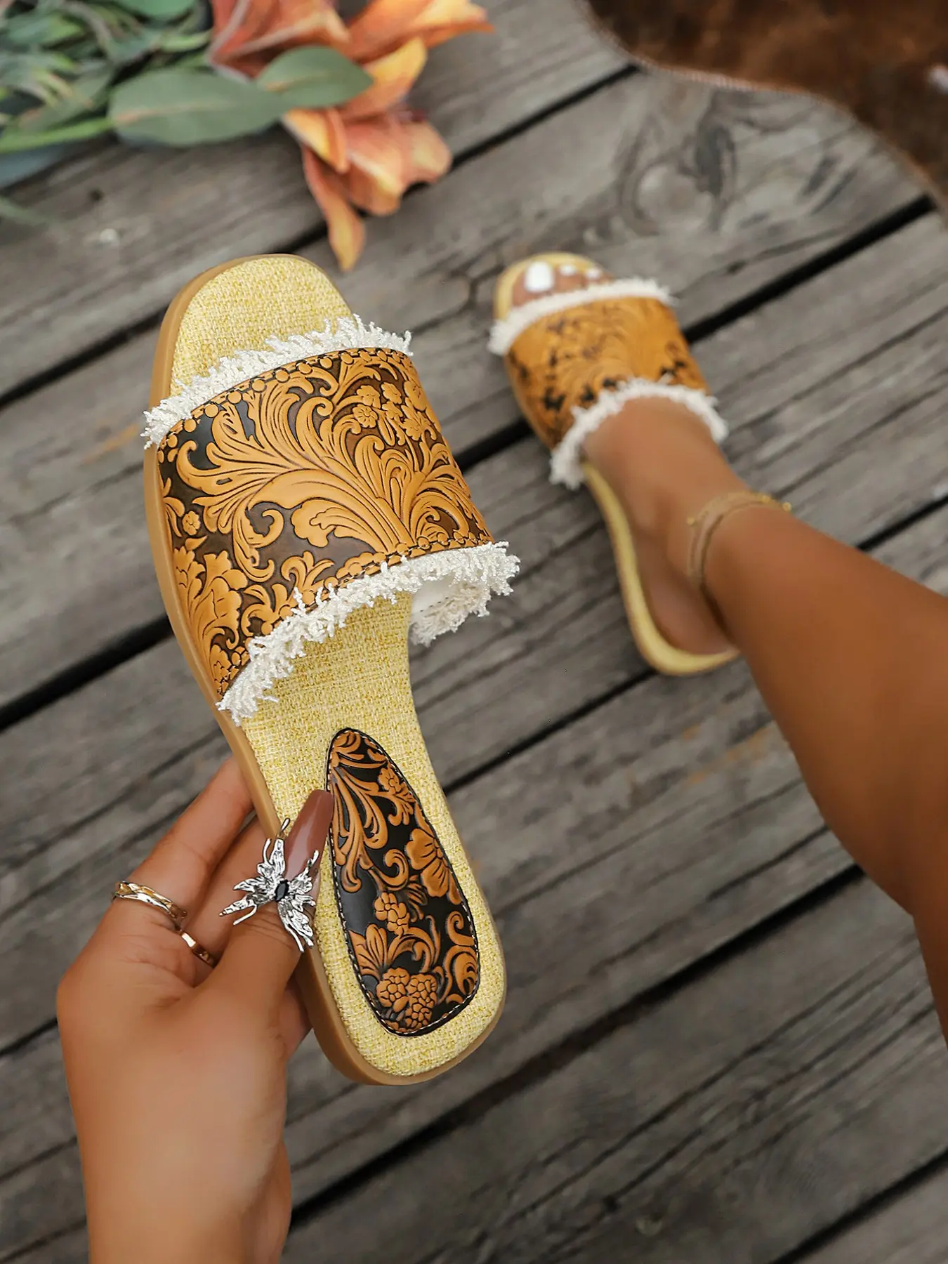 New Western Cow Print Women's Sandals, Vintage Floral Embossed Flat Slippers, Summer Casual Beach Shoes, Flat Slides Sandals, Fashionable PU Slides, Gift for Friends and Family