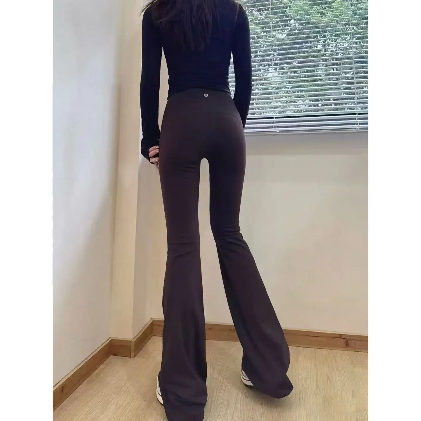 LULU Same style Women's High-Waisted Athletic Flared Pants are made from lightweight, quick-drying fabric that hugs the body and accentuates your curves. LULU Same style Women's High-Waisted Athletic Flared Pants are made from lightweight, quick-drying fabric that hugs the body and accentuates your curves.