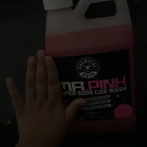 CHEMICAL GUYS Mr. Pink Car Wash Soap - high-foaming soap, pH balanced, polymers and surfactants, minimize scratching and lift dirt & debris off paint, auto cleaning & detailing
