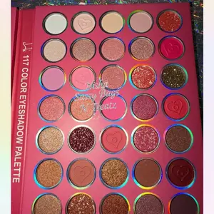 117 Color Eyeshadow Palette for Makeup Available in 2 Different Styles with Vibrant Shades and Glitter Options yeshadow eyeshadow