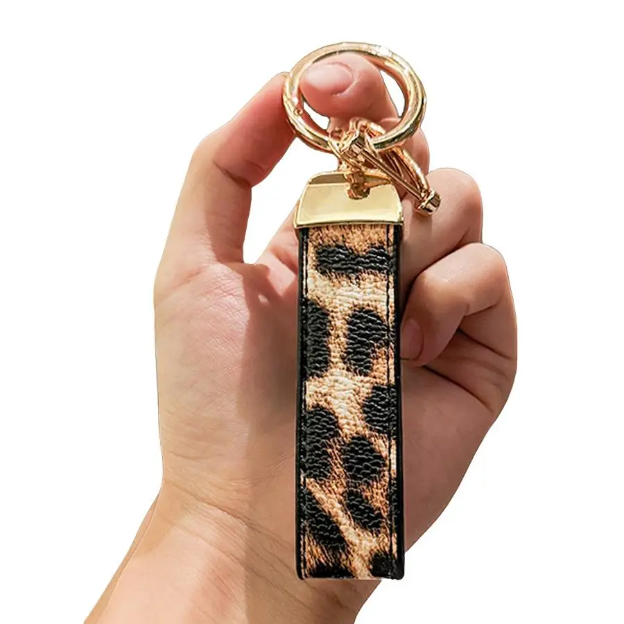 Leopard-Print Keychain, Anti-lost D-ring Keychain, Durable Fashionable PU Leather Key Ring for Women and Men, Car Interior Accessories, Car Essentials