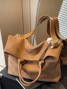 Casual one-shoulder crossbody bag, versatile textured one-shoulder handbag for commuting, simple solid color one-shoulder commuter bag, with exquisite hanging rack, suitable for daily matching, commuting and other scenarios.