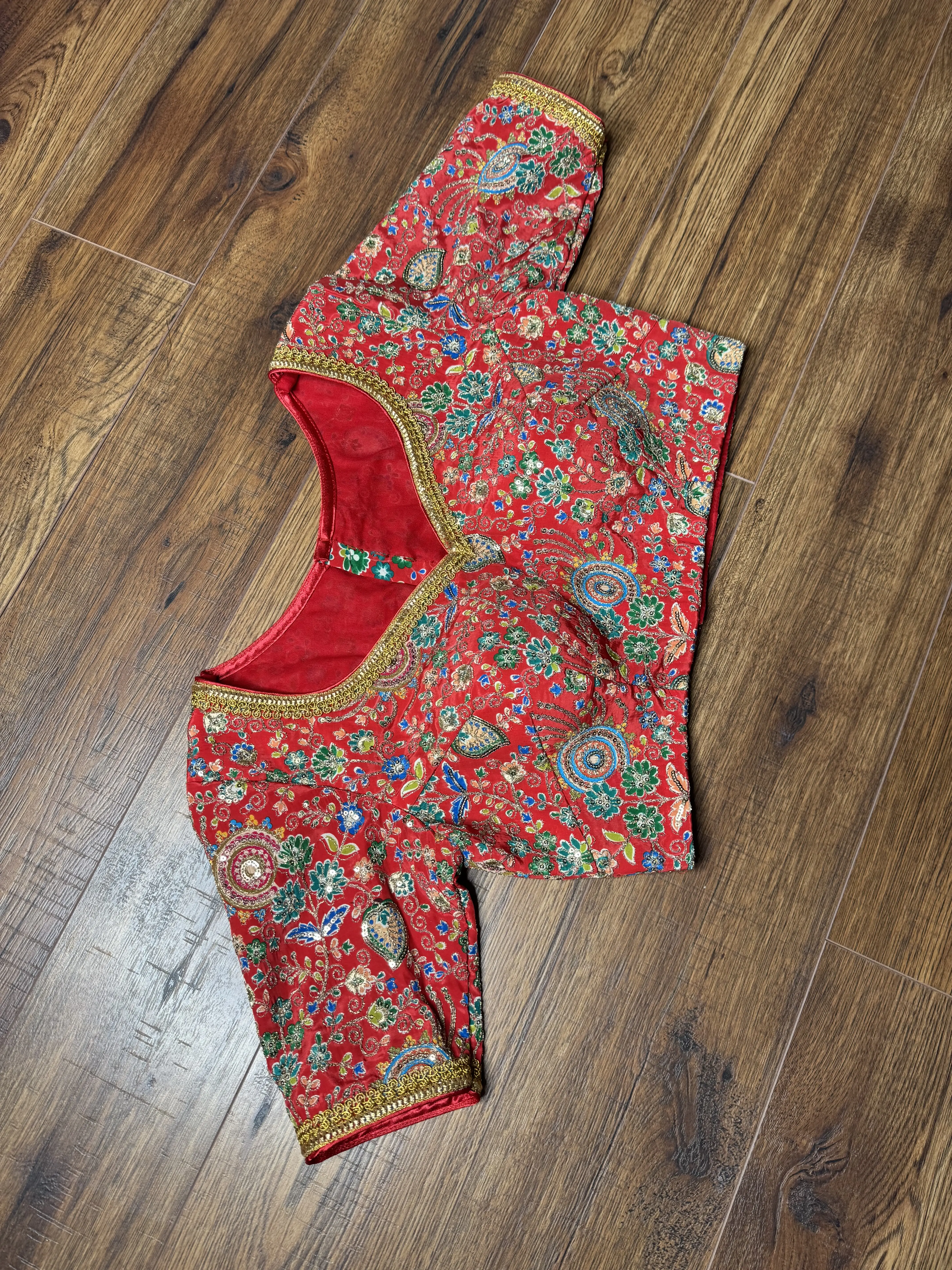 position print embroidery blouse