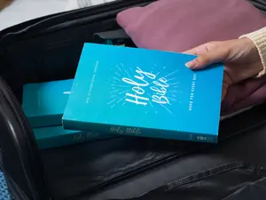 NIV, Holy Bible, Economy Edition, Paperback, Comfort Print: Hope for Every Day