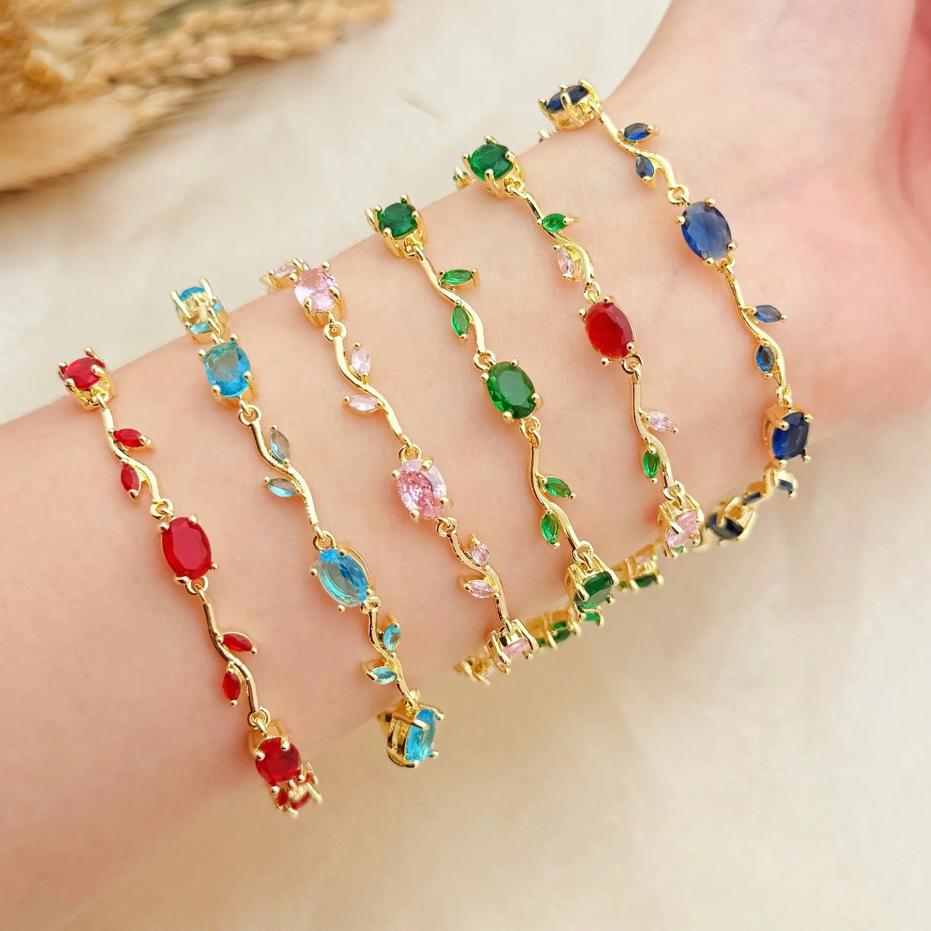 Vintage Leaf Crystal Exquisite Fashion Bracelet - 18K Gold Plated CZ Link with Bracelet Design, Lightweight Elegant Floral Artificial Gemstone Everyday Jewelry, Gold Plated Bangle