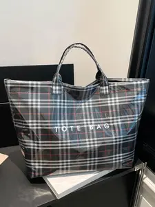 Fashionable and versatile retro plaid handbag, simple and casual daily texture tote bag, niche design personalized large capacity bucket bag, suitable for shopping, commuting, work, daily outings, and parties