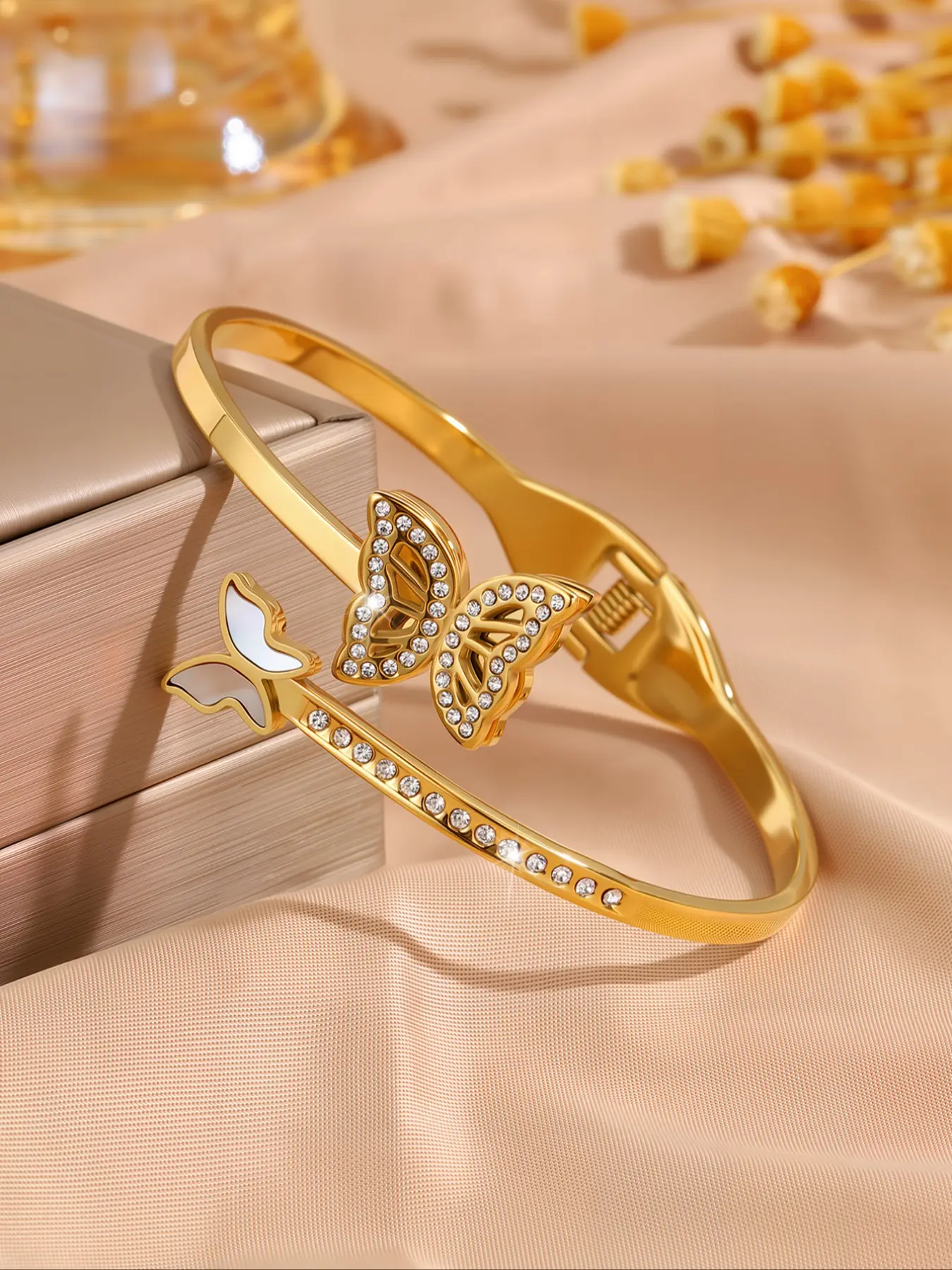 Elegant Butterfly Shell Bracelet Jewelry, Stainless Steel Spring Opening Design, Lightweight Fashion Accessory for Parties & Gifts, Fashionable Bangle
