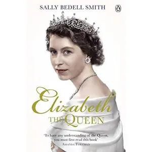 USED-Elizabeth the Queen: The real story behind The Crown by Sally Bedell Smith (Paperback)