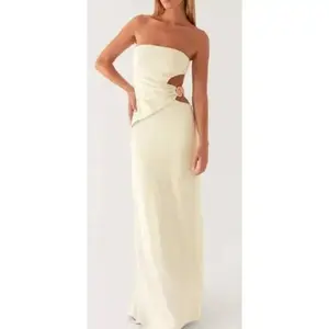 Strapless Elegant Maxi Dress: Timeless Beauty for Every Occasion — Formal Women’s Wear, Fitted Outfits, Casual Bags, Beach Chic, Statement Jackets