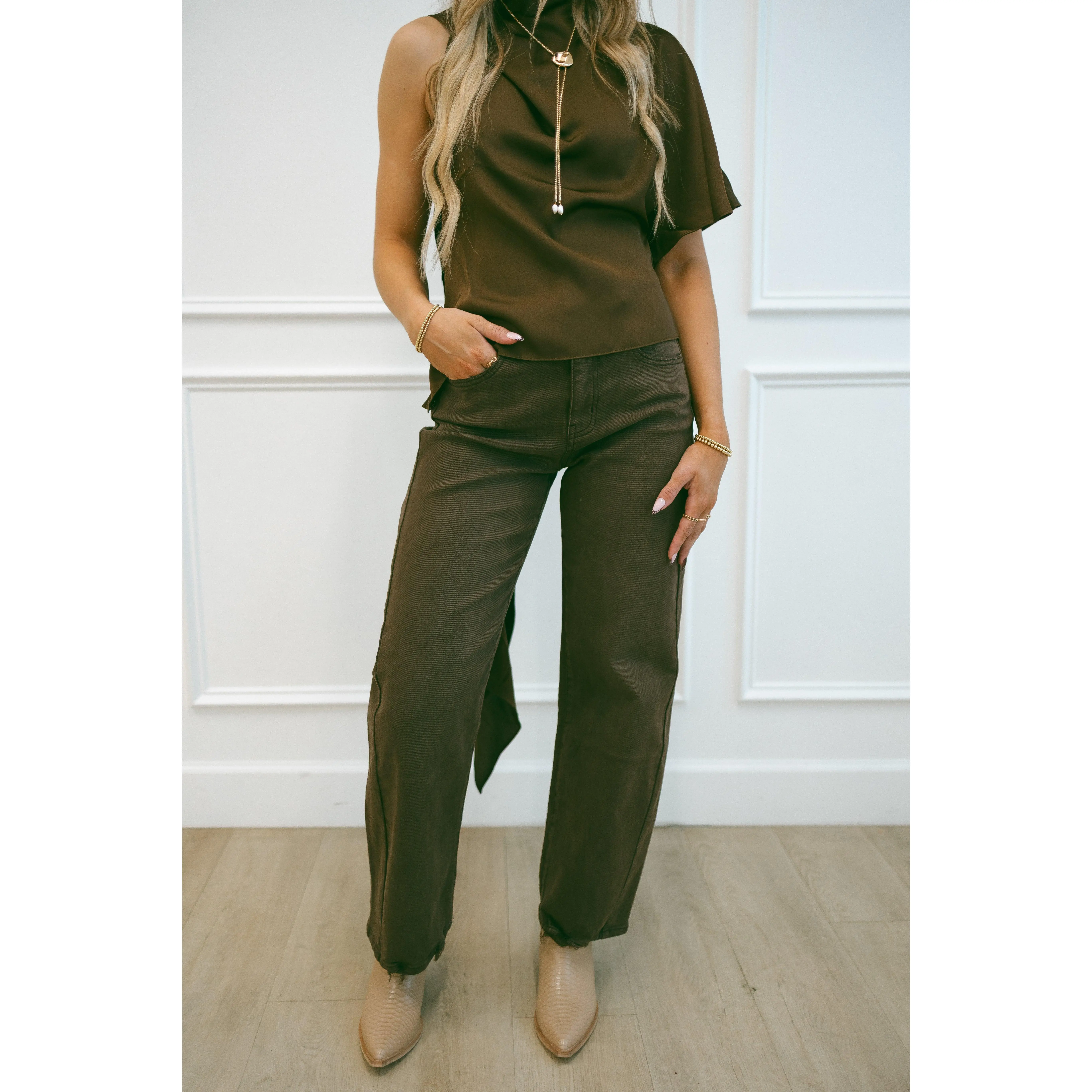 MOCHA MOMENTS BARREL JEANS