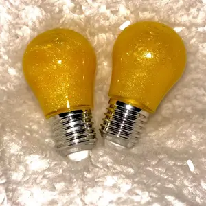 Light bulbs lipgloss Natural Makeup