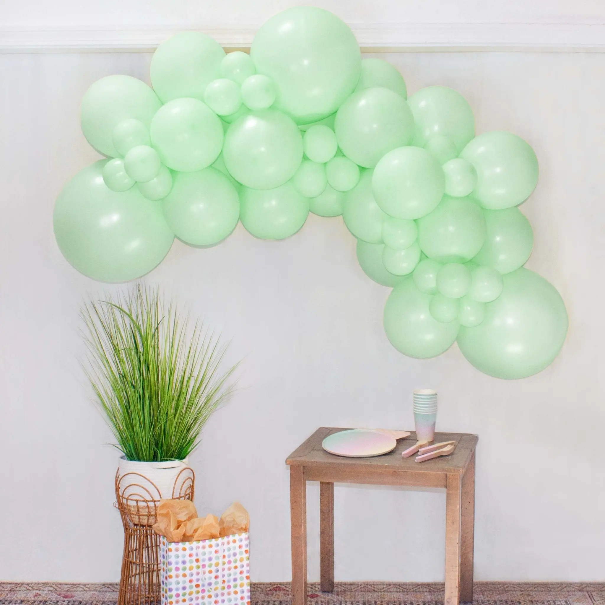Green Balloon Garland - Simple Product Title Using Provided Information