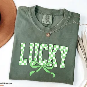Comfort Colors Retro Lucky Shamrock Tee – Minimalist Checkered Graphic T-Shirt – Premium Soft-Washed 2026 Holiday Top – Durable Aesthetic St. Patty’s Day Apparel – Minimalist Clover Gift