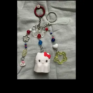 Sanrio cat Keychain with Colorful Beads and Charms Adorable Cat Design Perfect for Bags and purses