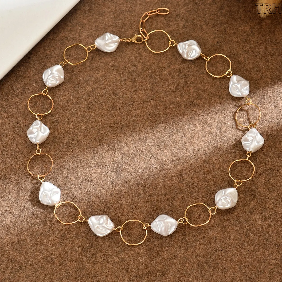 Women's French Minimalist Gold Metal Choker Necklace - Hollow Circle Link, Adjustable Customizable Length, Asymmetrical Wrinkled Faux Pearls, Elegant Layering Jewelry for Wedding Dress Daily Use, Female Gift