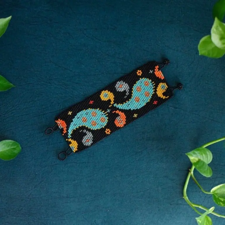 Paisley - Retro-Style Beaded Bracelet - Handmade by Mexican Artisans - Mother Sierra
