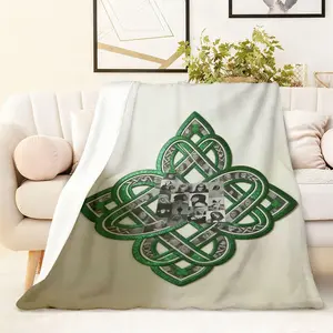 Cozy Soft 270G Flannel Blanket Classic Green Celtic Knot Pattern Design Warm Comfortable Skin-Friendly Throw Blanket for Home Office Napping Sofa All Seasons Multipurpose Fleece Blanket