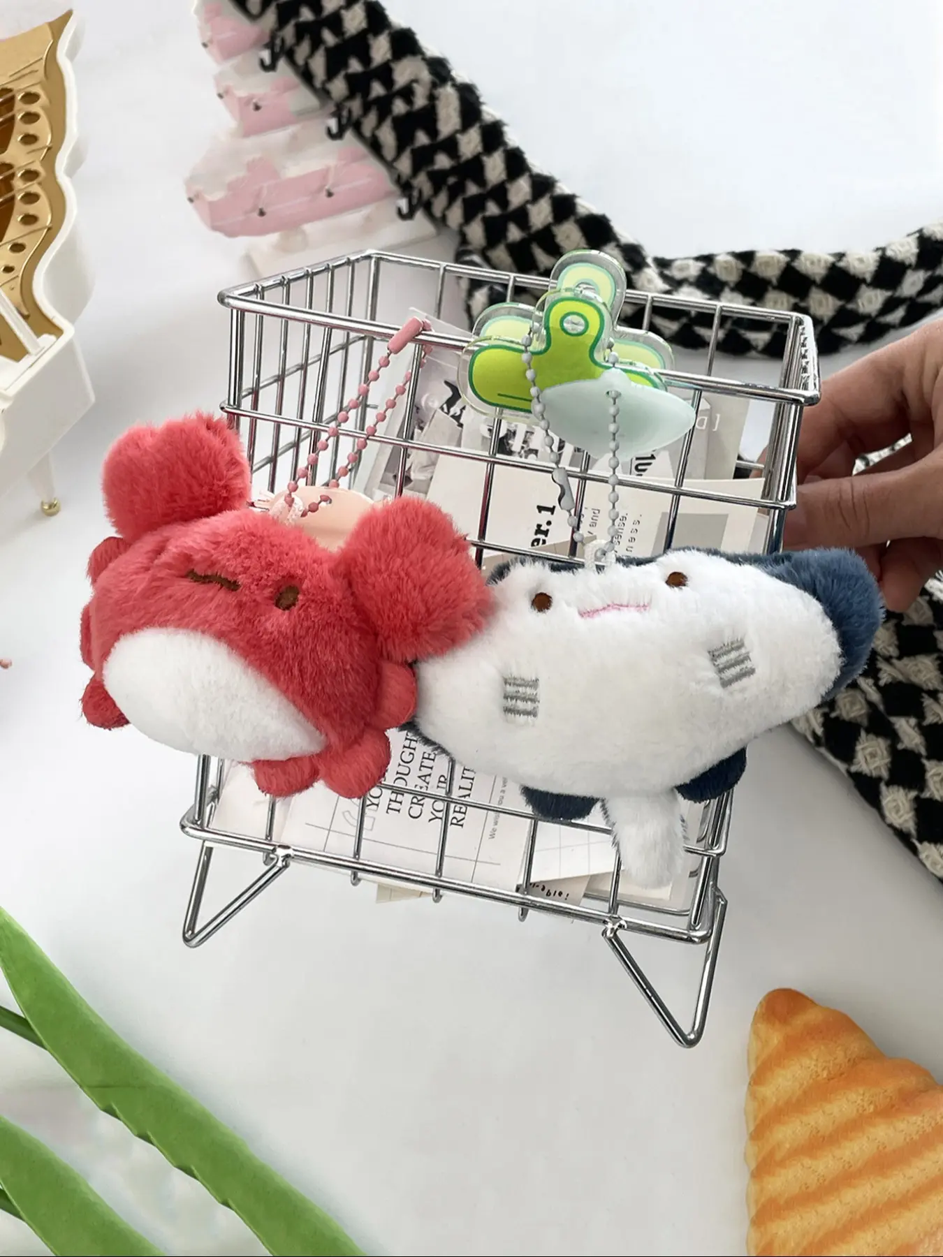 Cute Ocean Series Plush Keychain Crab Octopus Pendant, Marine Keychain Kawaii, Adorable Soft Toy Gift for Teens, Collectible Hanging Ornament, Cute Keychains