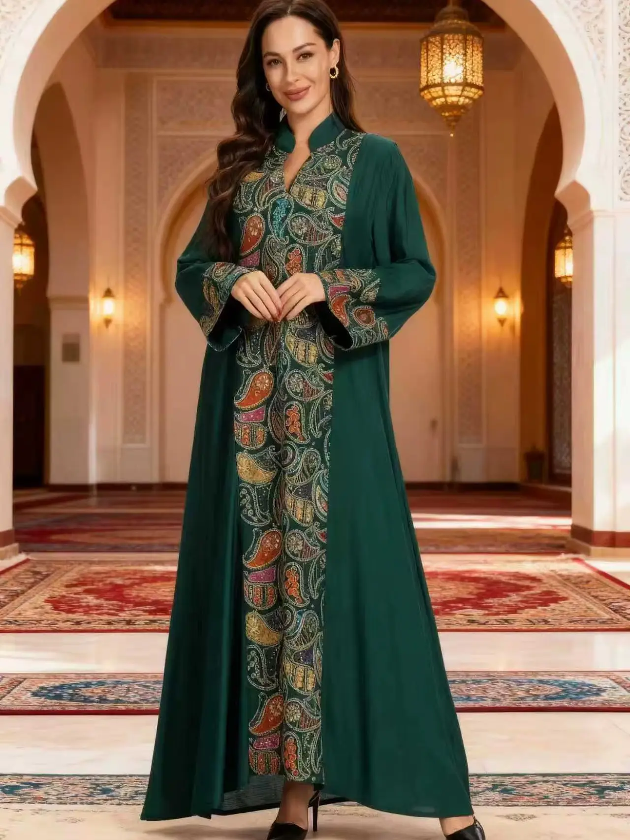Elegant Green Abaya with Intricate Paisley Embroidery and Long Sleeves for Women