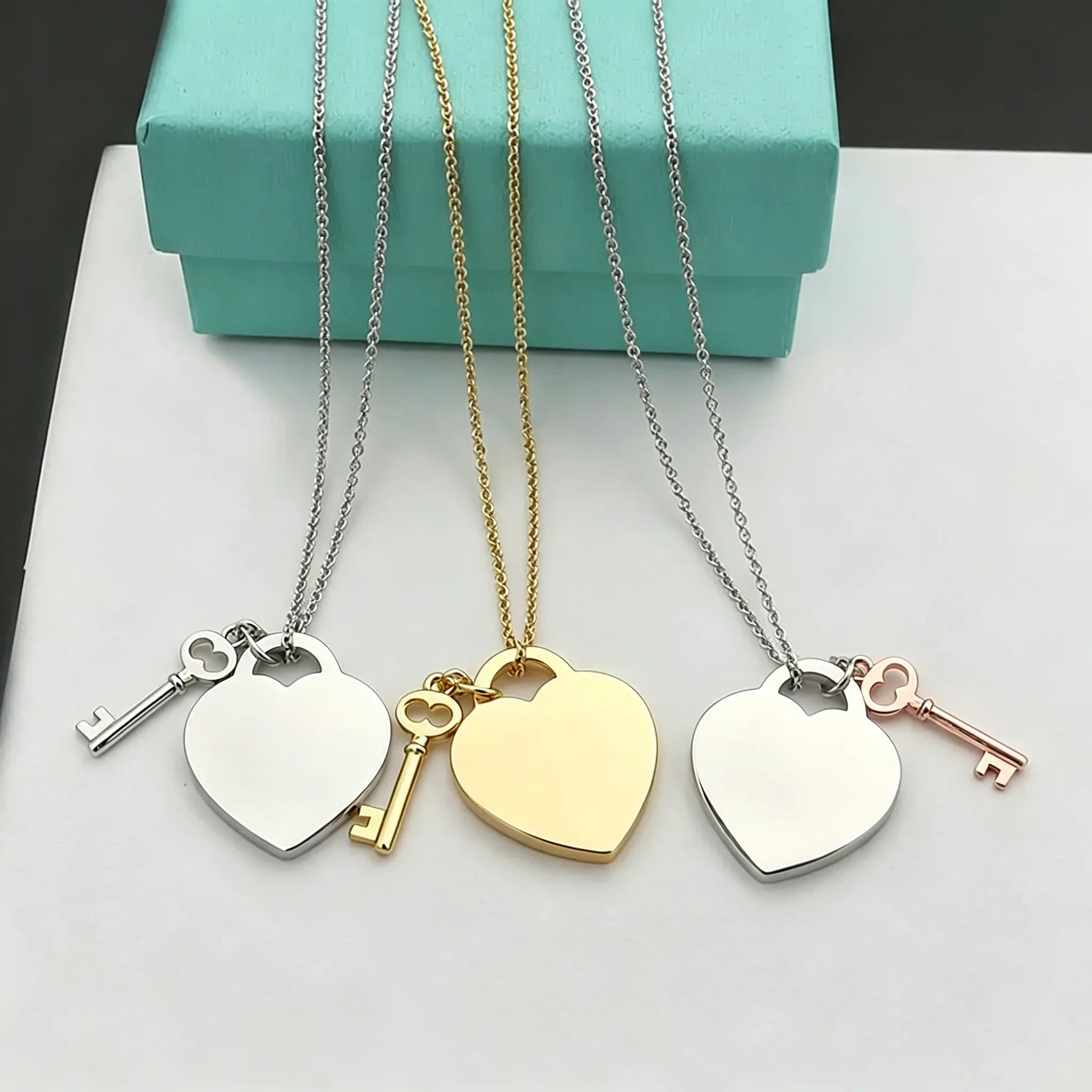 Stylish Heart Key Pendant Elegant Necklace for Women Dainty Cute Heart Choker Chain Necklace Popular Jewelry to Daughter Mother