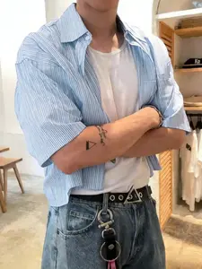 1 Count Men's Classic Short-Sleeve Shirt， Lightweight Vertical Striped Pattern and Loose Fit Design， Ideal for Hot Weather， Beach Trips and Smart Casual Occasions