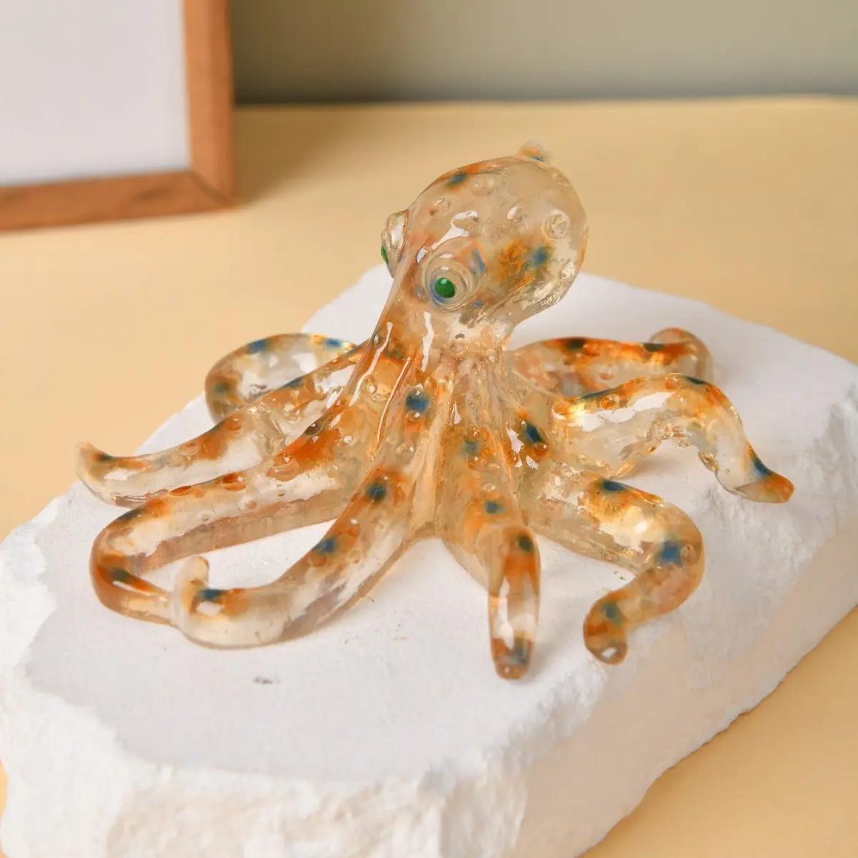 Transparent Octopus Resin Craft, Creative Unique Handmade Octopus Statue Ornament, Suitable for Aquariums, Fish Tanks, Desktop Decorations