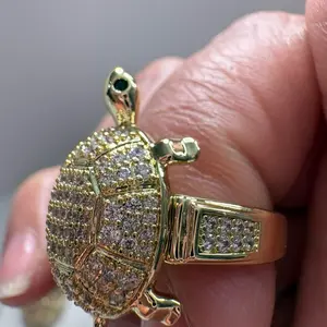 Beautiful and elegant gold-plated turtle ring