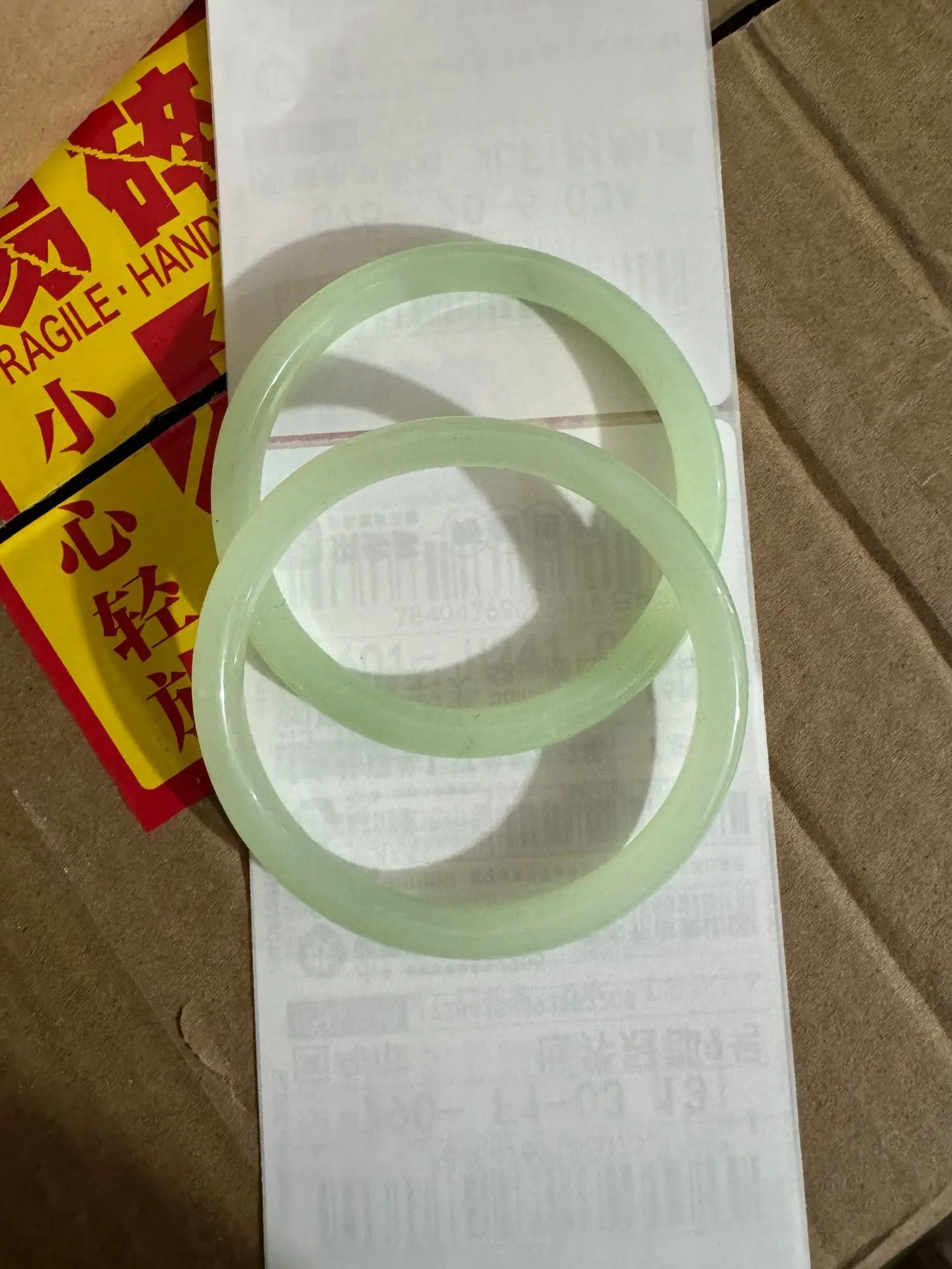 1 large-sized magnolia flower