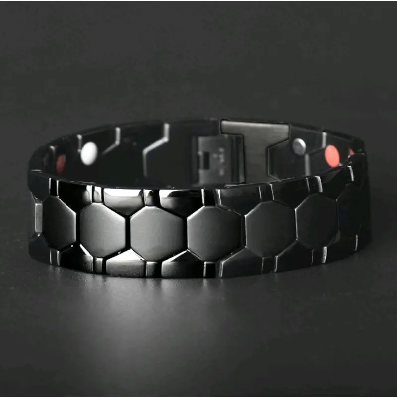 Men's titanium steel magnetic bracelet: Four-in-one design, waterproof, colorfast, durable, making it an ideal gift for Father's Day and Valentine's Day, and also suitable for everyday wear. Adjustable Bracelet
