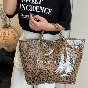 Fashion Tote Bag, Large Capacity Bag for Women, Casual Trendy Versatile High-quality Daily Commuting Bag, Girl Fashionable Shopping Bag, Commuter Tote Bag，medium city tote bag，Large Capacity Water-Repellent Tote Bag