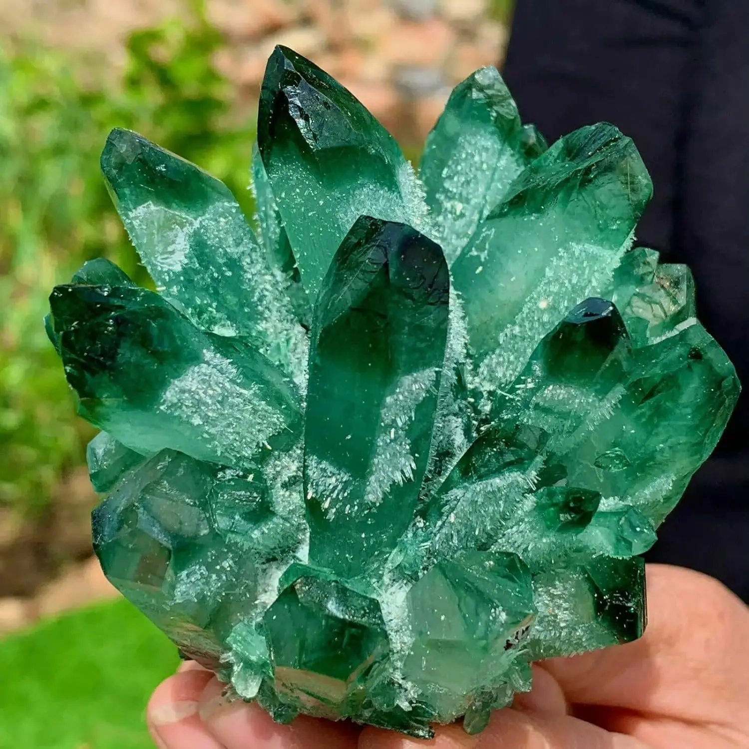 A high-quality green crystal cluster flower, Bohemian style, with random styles, suitable for daily home decor, is a holiday  for crystal enthusiasts modern farmhouse funny yard perfect creative room decor  aesthetic grandpa space