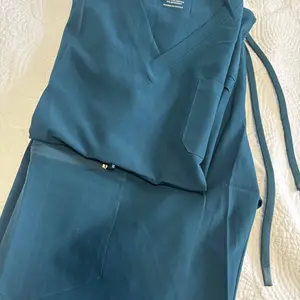 COZYFIT Scrubs Luna Vital Set for Women - Stretch V-Neck Scrub Top & Jogger Pant with 8 Pockets COZY SCRUBS