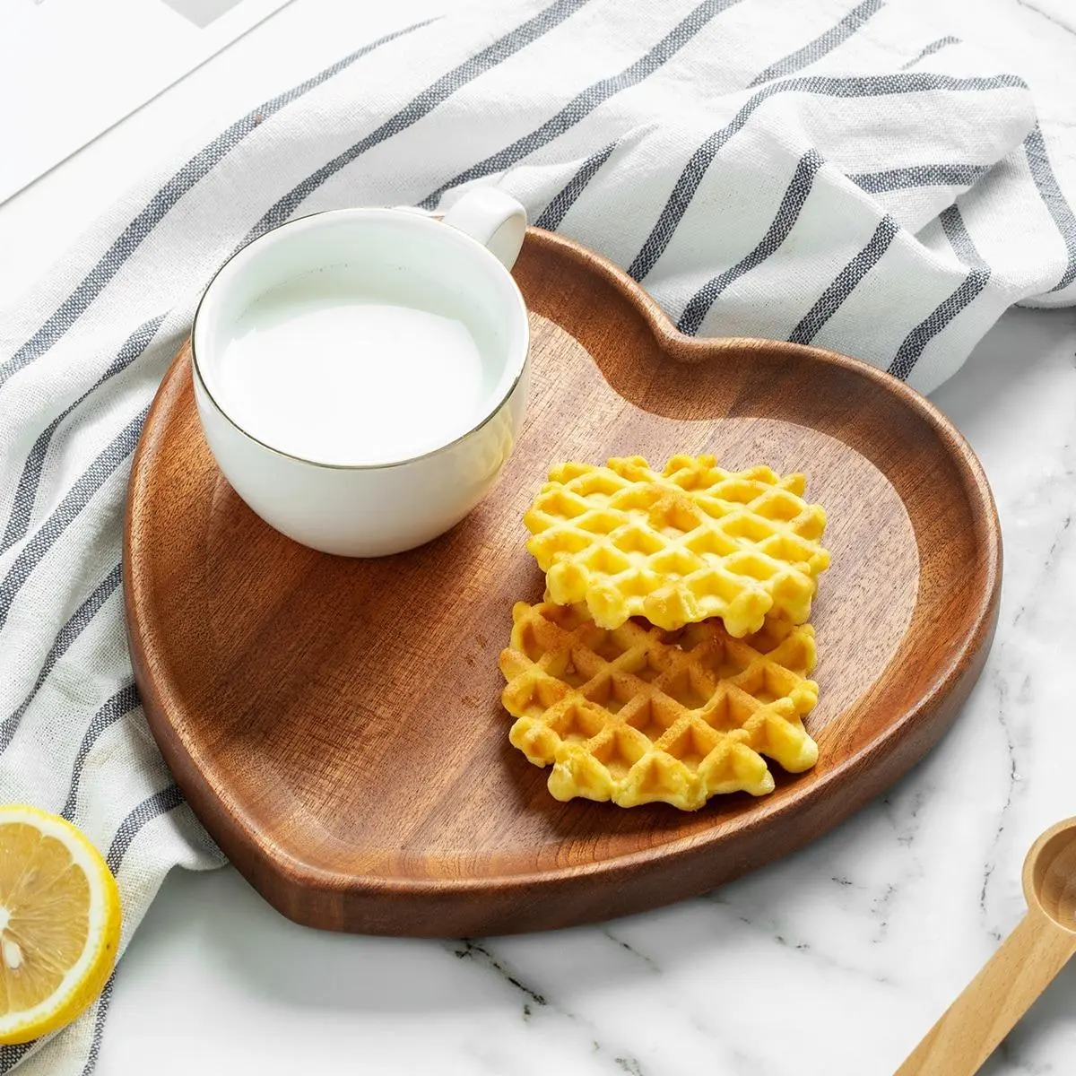Heart Shaped Snack Tray (1 Piece), Wooden Heart Shaped Snack Tray, Dessert Wooden Plate, Wooden Serving Tray, Fruit Tea Snack Tray, Kitchen Accessories, Dessert Display Plate, Dessert Serving Trays
