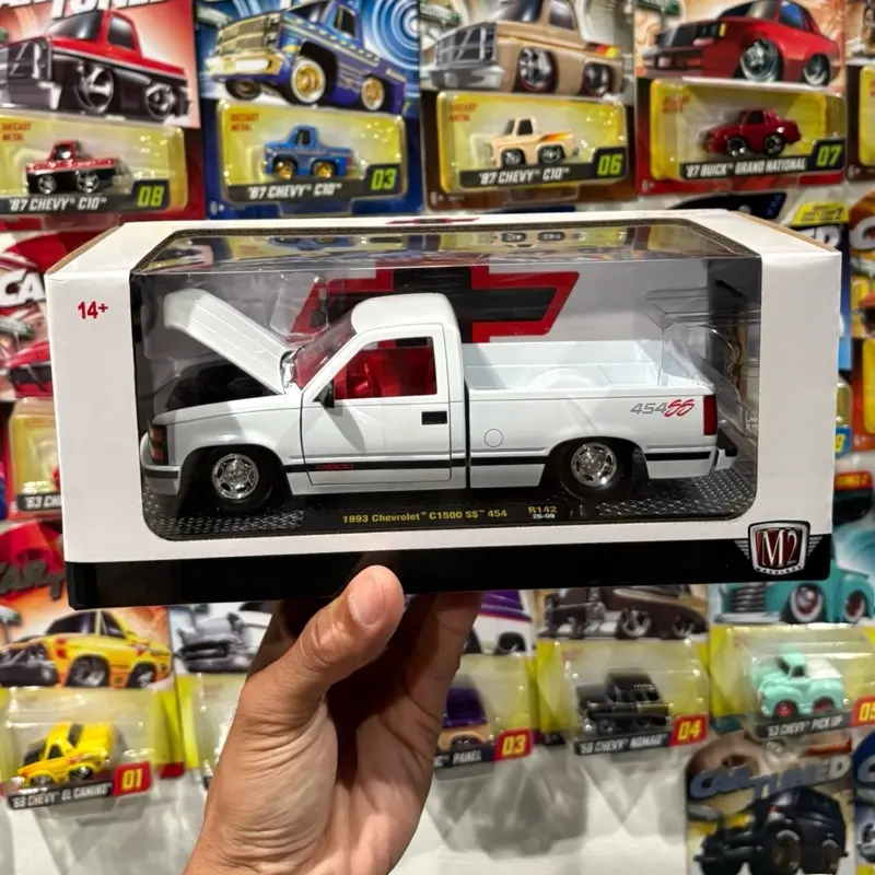 M2 1993 Chevy c1500 SS 454 diecast pick up truck 1:24 scale obs