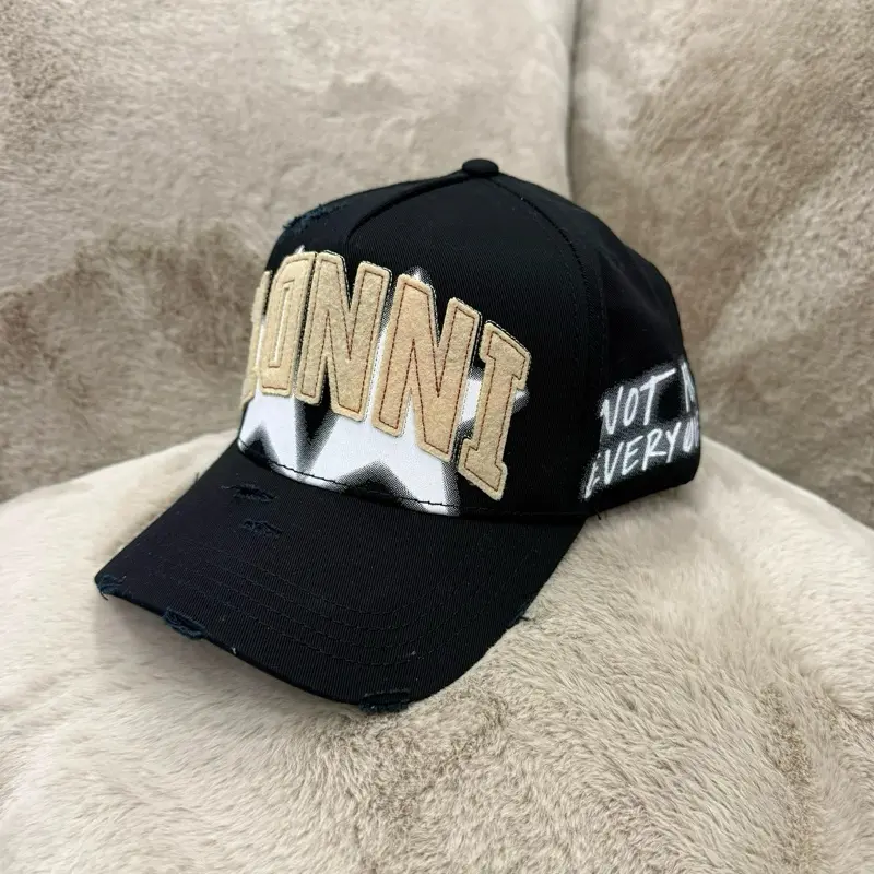 Innedit hats