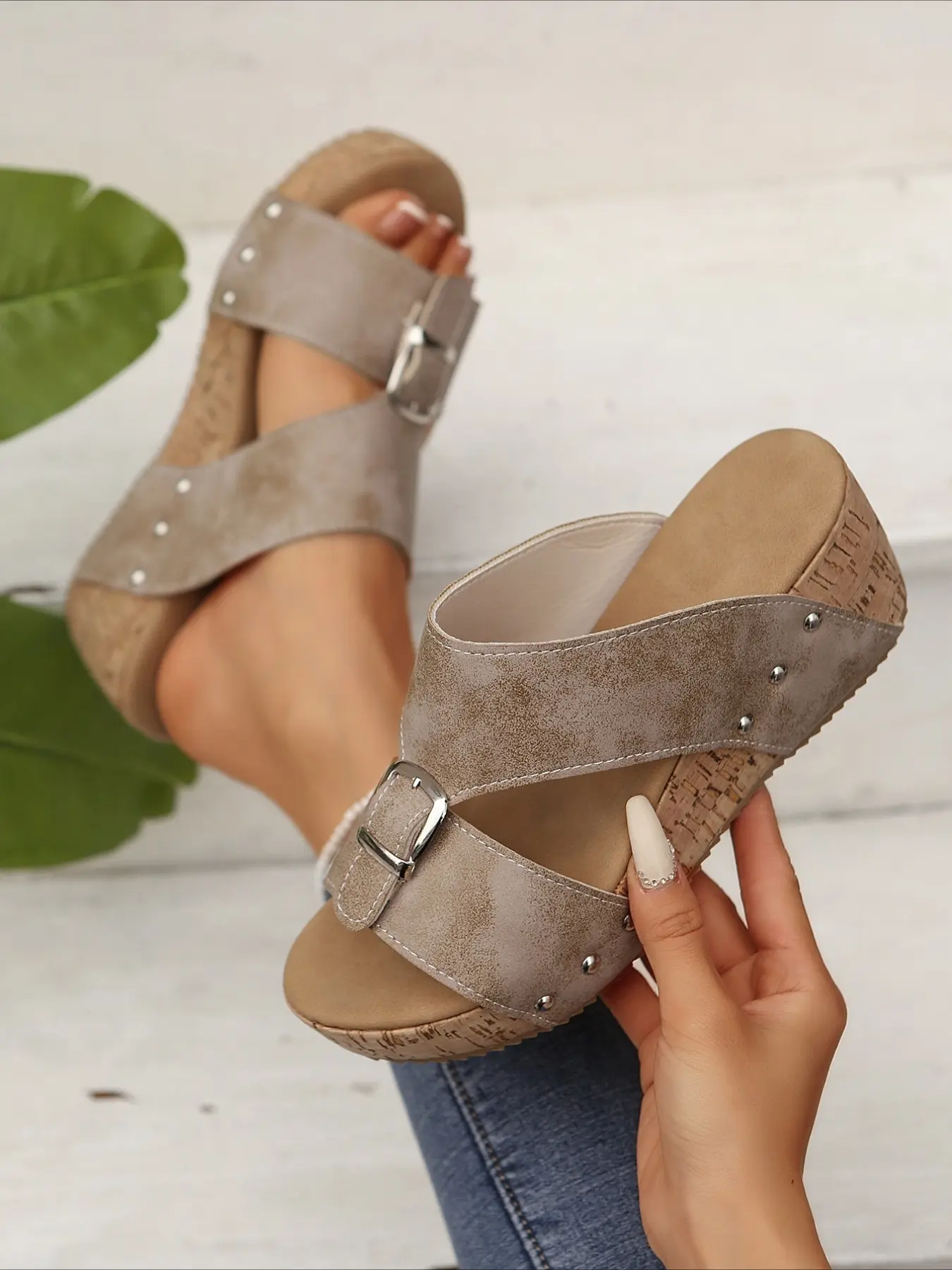 Women's soft leather wedge platform sandals, casual round-toe beach sandals, with a buckle cover design, stylish flat style, Trendy sandals, Daily Fashion Footwear