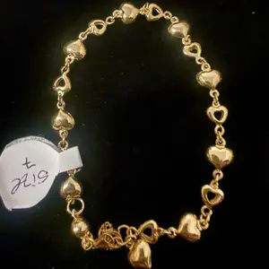 Brazalete de Corazones Inflados - Gold Color Heart Design Bracelet for Women - Perfect for Everyday Wear and Special Occasions