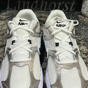 NIKE V5 RNR Mens Shoes