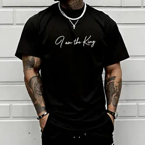 Men’s “I Am the King” cursive graphic T-shirt, minimalist quote print tee, casual crew neck—perfect for streetwear, everyday wear, and a confident style.
