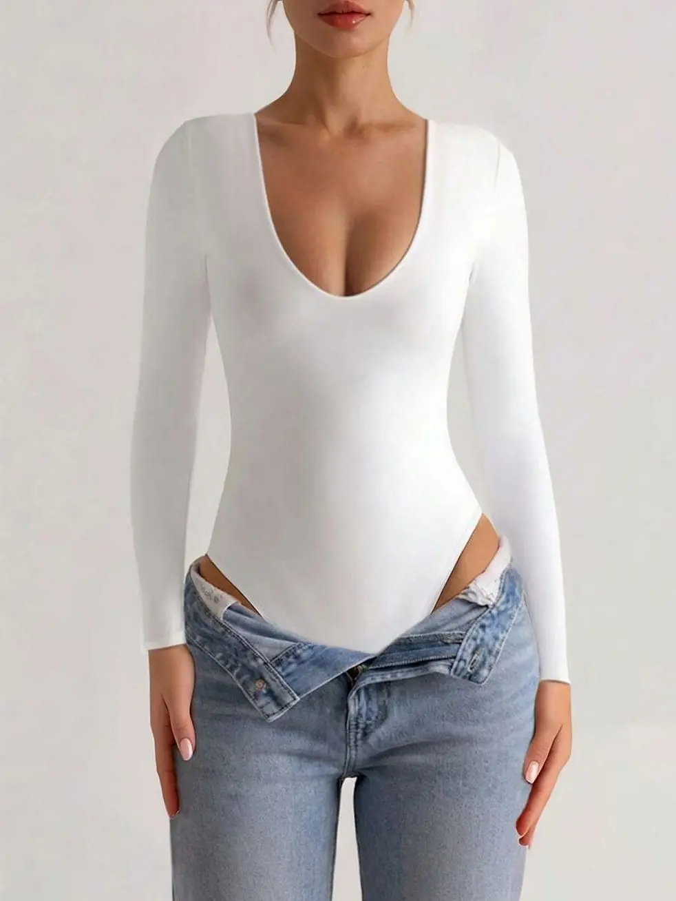 XLLAIS 2026 Autumn New Sexy V-Neck Fitted Basic Long Sleeve Black & White Bodysuit Women Casual T-Shirt Daily Wear