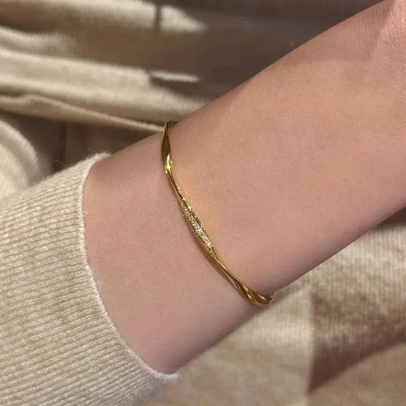 Fashion sparkling diamonds Mobius bracelets for women with light luxury and exquisite layered style bracelet party jewelry gift